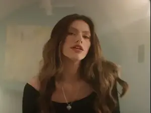 אודיה אזולאי בגרסת גיסוי לשיר "הביתה לחזור", מתוך "יעלה ויבוא", פרויקט מחווה לשירי יורם טהרלב. יח"צ, 