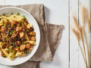 סלט פסטה וסלמון ברוטב פיקנטי של ענת אלישע