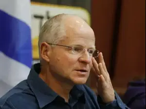 נעם שליט מרצה בפני סטודנטים באוניברסיטת בר אילן, מרץ 2011