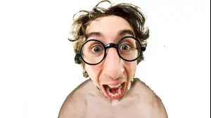 בחור חנון שרירי (ShutterStock)