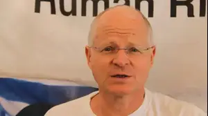 מטה שליט בסרטון חדש ליום הכיפורים: "סליחה, גלעד" (יח"צ , צבא החברים של גלעד שליט)