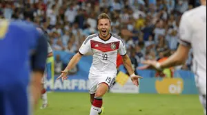 מריו גצה שחקן נבחרת גרמניה חוגג שער (רויטרס)