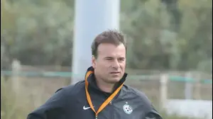 מאמן מכבי חיפה, אלכסנדר סטנוייביץ' (אדריאן הרבשטיין)