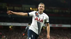 הארי קיין שחקן טוטנהאם חוגג (רויטרס)