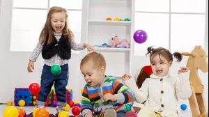 ילדים משחקים בגן (ShutterStock , shutterstock)