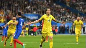 שחקן נבחרת רומניה בוגדן סטנקו חוגג (GettyImages)