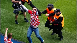 אוהד חוגג עם נבחרת קרואטיה (רויטרס)