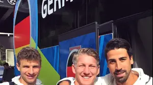 שחקני נבחרת גרמניה בסטיאן שווינשטייגר, תומאס מולר, סמי חדירה יורו 2016 (אתר רשמי , מתוך חשבון הטוויטר של בסטיאן שווינשטייגר)