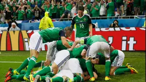 שחקני נבחרת צפון אירלנד חוגגים (רויטרס)