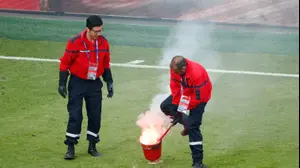 חזיזים ואבוקות במשחק של נבחרת קרואטיה (רויטרס)