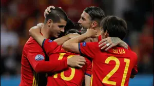שחקני נבחרת ספרד חוגגים (AP)