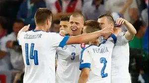 שחקני סלובקיה חוגגים (רויטרס)