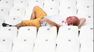 אוהד פולני ממתין לשריקת הפתיחה (GettyImages)