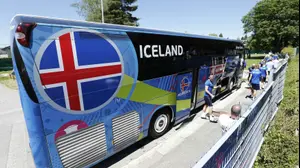 האוטובוס של נבחרת איסלנד (רויטרס)