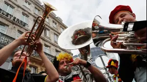 אוהדי נבחרת בלגיה (רויטרס)