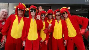 אוהדי נבחרת פורטוגל מתכוננים למשחק (רויטרס)