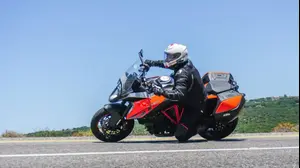 מבחן אופנוע ק.ט.מ סופר דיוק 1290 GT. יולי 2016 (ערן גילווארג)