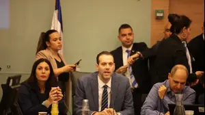 חברי הכנסת, מיקי זוהר, מירי רגב (יוסי ציפקיס)