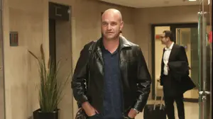 ראש חטיבת הספורט בהסתדרות, ניר אלון (יוסי ציפקיס)