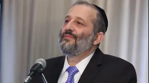 שר הפנים אריה דרעי ורעייתו יפה נחקרו במשרדי יחידת להב 433 בחשד לעבירות שחיתות (רוני כנפו)