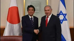 ראש הממשלה בנימין נתניהו נפגש עם ראש ממשלת יפן שינזו אבה, בלשכת רה"מ בירושלים (מערכת וואלה! NEWS , חיים צח \ לע"מ)