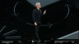 טים קוק על הבמה WWDC 2018 (צילום מסך)