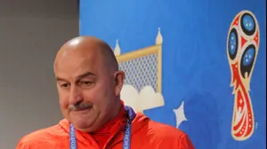 סטניסלב צ'רצ'סוב מאמן נבחרת רוסיה (רויטרס)