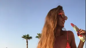 ביקיני לה פרוטה תות בעיצוב אודליה אוזל. יחצ, 