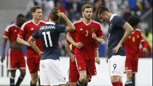 אוליבייה ז'ירו, אנטואן גריזמן שחקני נבחרת צרפת מול נבחרת בלגיה 2015 (AP)