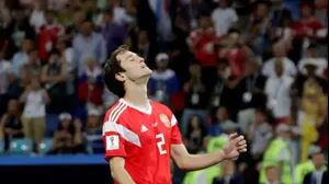 מריו פרננדס, נבחרת רוסיה, אחרי שהחמיץ פנדל (AP)