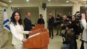 איילת שקד ונפתלי בנט בהצהרה מיוחדת, בחירות 2019, 29 דצמבר 2018 (ראובן קסטרו)