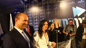 נפתלי בנט, ואיילת שקד במטה מפלגת הימין החדש מלון שרתון סיטי טאוור, אולם ברקת 9 באפריל 2019 (אתר רשמי , צילום: אהוד אמיתון/TPS)