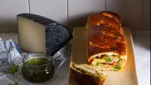קראנץ מנצ'גו פלפלים ופסטו, קונדיטורית ביסקוטי (דרור עינב)