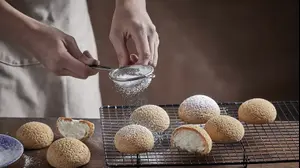 פחזניות עם קרמבל של אור ויצמן ( , אפיק גבאי)