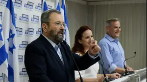 ניצן הורביץ, סתיו שפיר ואהוד ברק במסע"ת - ישראל דמוקרטית ומרצ בעבקבות איחוד המפלגות, בית העיתונאים, תל אביב, 25 ביולי 2019 (ראובן קסטרו)