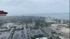 הוריקן דוריאן, שהיכה באיי בהאמה, מתקרב לחופה הדרום-מזרחי
של ארה"ב ומעמיד בסכנה מיליוני תושבים שנערכים לקראתו (אתר רשמי)