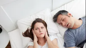 נחירות בלילה (ShutterStock)