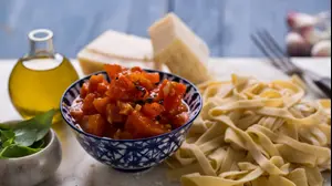 פסטה ביתית ( , אלון מסיקה)