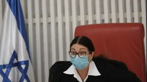 נשיאת בית המשפט העליון, אסתר חיות במהלך תדרוך בבג״׳ץ בנושא עתירה נגד ראש הממשלה בדרישה להחזרת 300 אלף דולר שקיבל ממליקובסקי 11 במאי 2020 (פלאש 90 , יונתן זינדל, פלאש 90)