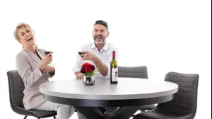 ג'ובאני רוסו עם אשתו מאיה פישל בקמפיין של שמרת הזורע ( , אסף רונן)