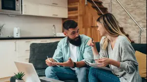 חיסכון אונליין (ShutterStock)