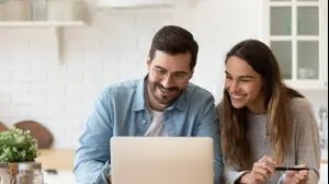 חיסכון אונליין (ShutterStock)