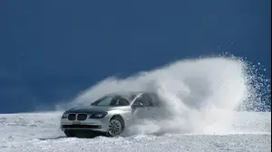 קורס נהיגה על קרח של ב.מ.וו (קובי ליאני)