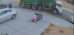 רצה לעבר משאית האשפה, ונפלה לתוך הפח. פעמיים!