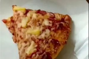 טמטום או גאונות? חשף "טריק"לחימום פיצה ולא תיאר לעצמו איזה בלאגן זה יעשה