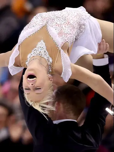 ג'ון קופלין וקיידי דאני מחליקים על הקרח