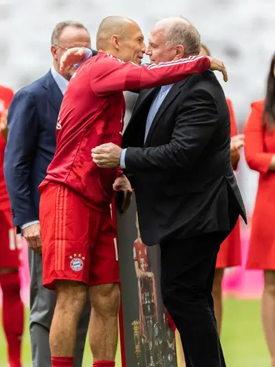 נשיא באיירן מינכן אולי הנס עם אריאן רובן