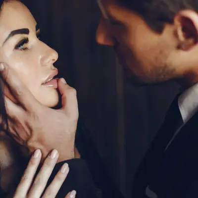 גבר מפתה אישה גבר מפתה אישה
