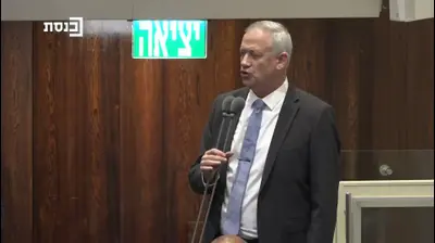 גנץ לח"כים הערבים: "אל תאמרו את מה שאתם אומרים על צה"ל - זה לא נכון" גנץ לח"כים הערבים: "אל תאמרו את מה שאתם אומרים על צה"ל - זה לא נכון"