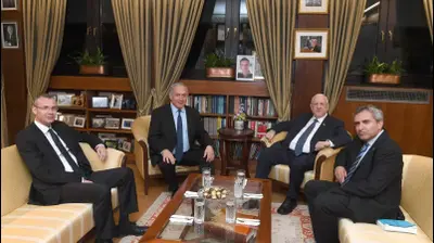 פגישת הנשיא ריבלין עם צוות המו"מ של סיעת הליכוד בראשות רה"מ נתניהו בבית הנשיא, ירושלים 19 בנובמבר 2019 פגישת הנשיא ריבלין עם צוות המו"מ של סיעת הליכוד בראשות רה"מ נתניהו בבית הנשיא, ירושלים 19 בנובמבר 2019
